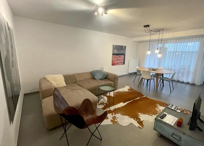 Apartment With Free Covered Parking - City Center