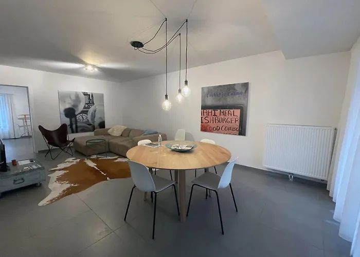 Apartment With Free Covered Parking - City Center