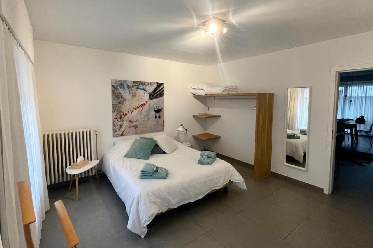 With Free Covered Parking - Center Apartment *